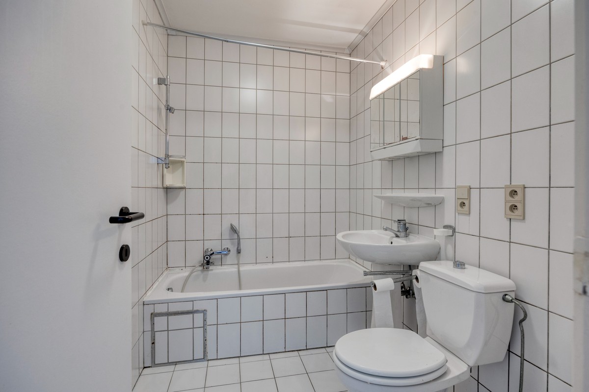 Opbrengsteigendom met 3 appartementen en 7 garages 