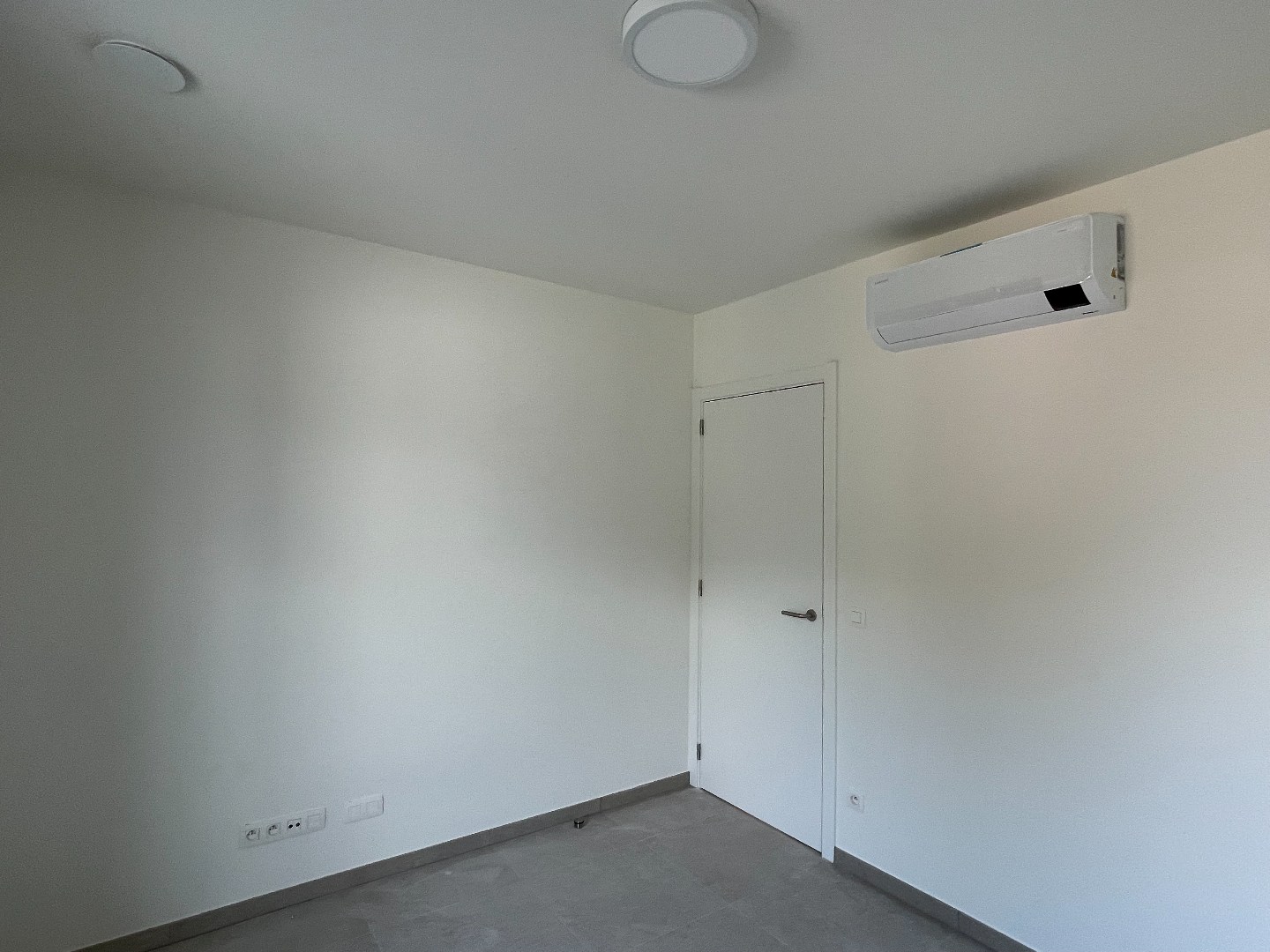 Nieuwbouwwoning met 3 slaapkamers inpandige garage , terras en tuin 