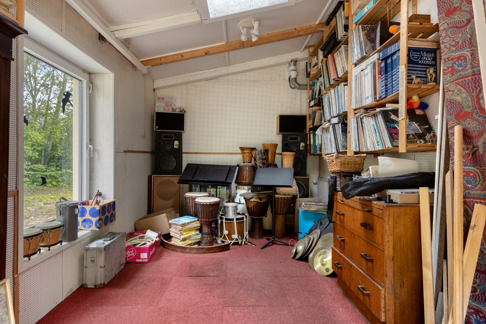Een plek als deze komt zelden beschikbaar: een unieke combinatie van wonen tegen de duinen aan en nabij het strand en nabij de boswachterij op één van de meest geliefde plekken van de Zeeuwse kust. Bi 