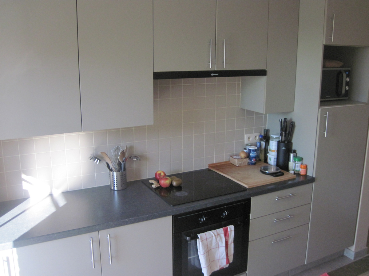 Degelijke woning met terras, tuintje én inpandige garage. 