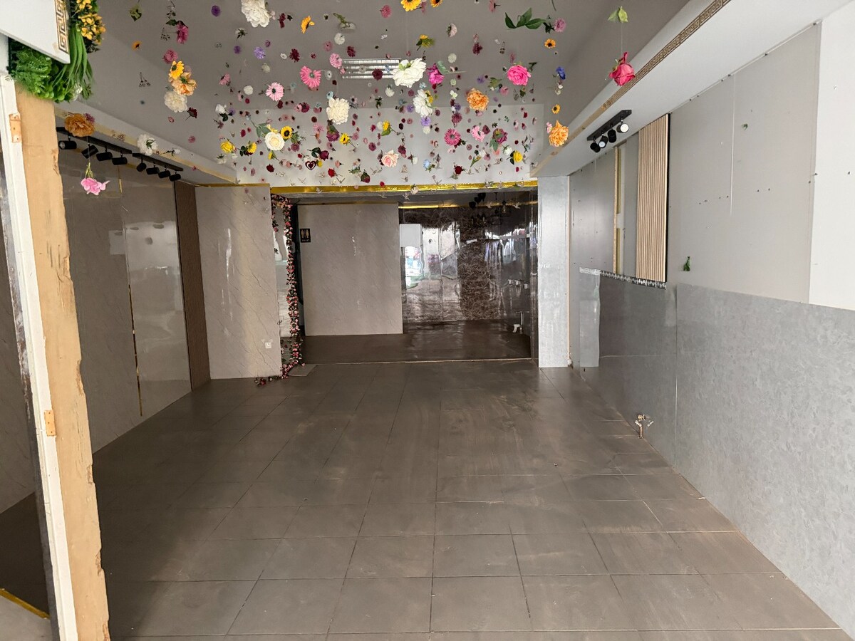 Uitstekend gelegen handelspand met bruikbare vloeroppervlakte van 257m² 