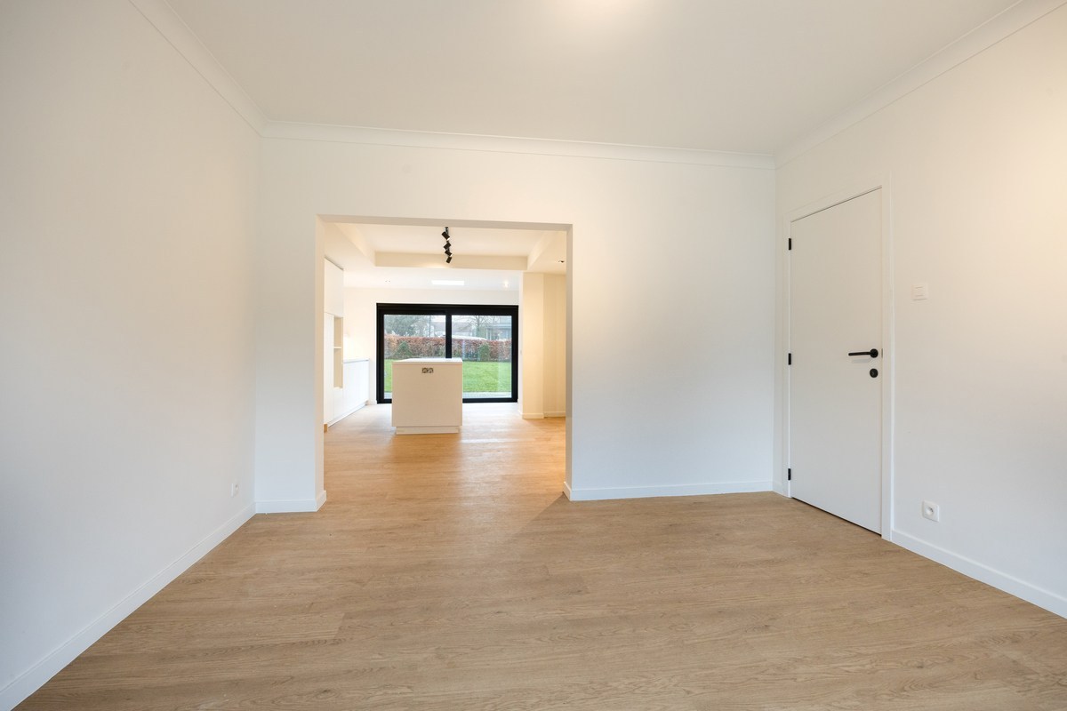 Volledig gerenoveerde halfopen bebouwing met 3 slaapkamers, tuin, terras en garage in Kumtich! – EPC 95 kWh/m² - bewoonbare opp. 153 m² 