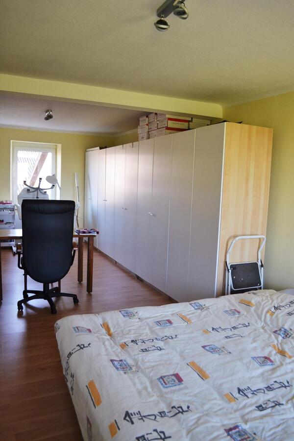 Splendide propriété avec piste couverte et boxes sur environ 1,3ha 