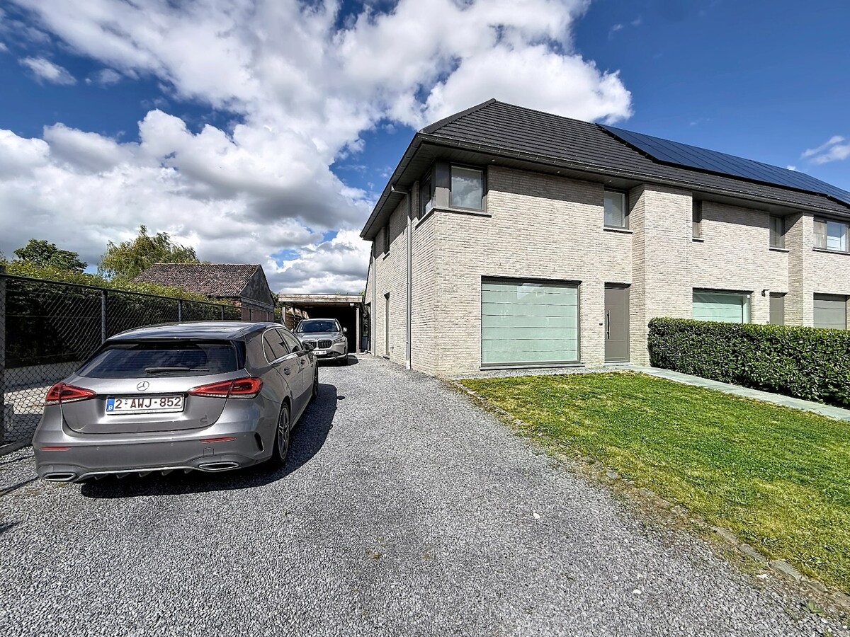 Recente woning met ruime tuin op wandelafstand van het centrum! 