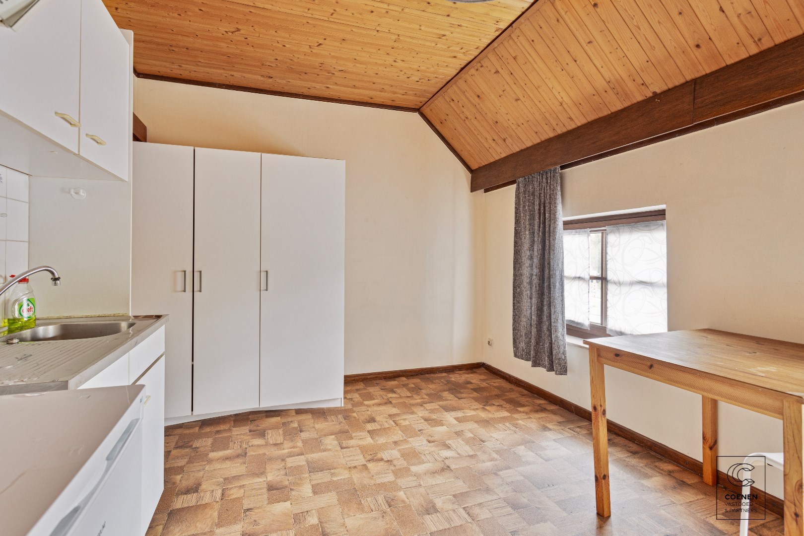 OPBRENGSTEIGENDOM bestaande uit twee appartementen en twee studio's op een perceel van 568 m2 gelegen op een uitstekende locatie te Hoboken 