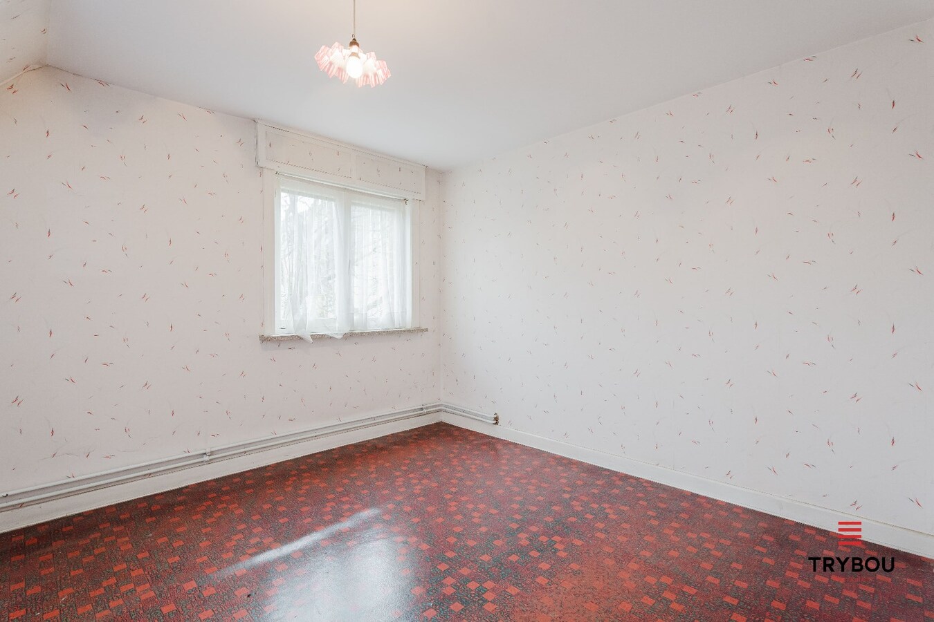 Alleenstaande woning op een ruim perceel van 2270 m² met rustige ligging te Langemark 