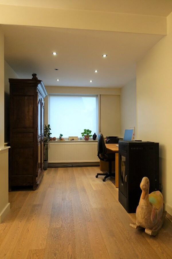 Gerenoveerde rijwoning met 3 slaapkamers en tuin 