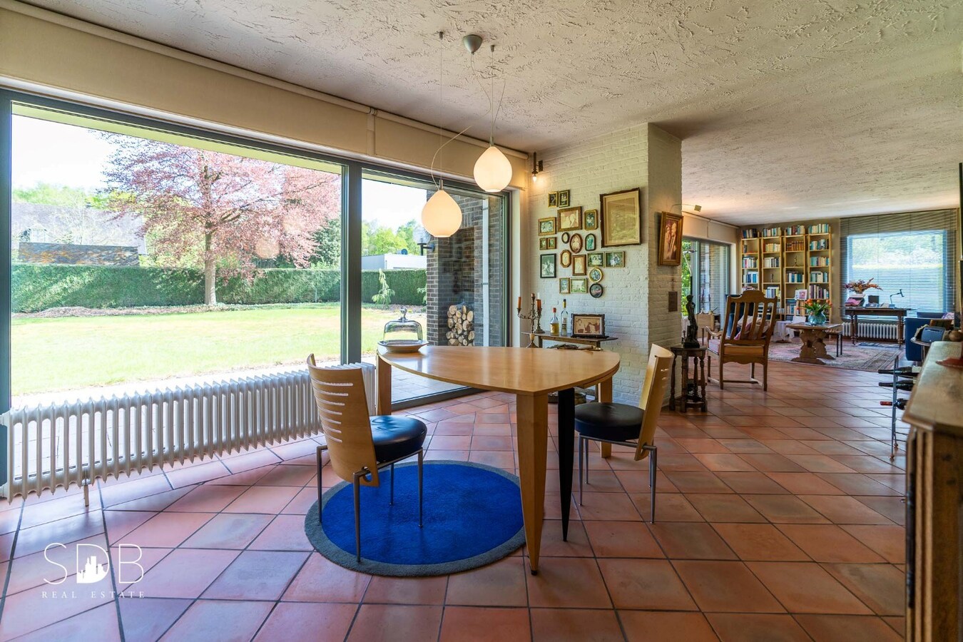 Vrijstaande gezinswoning in bungalowstijl met grasland op circa 1ha. 