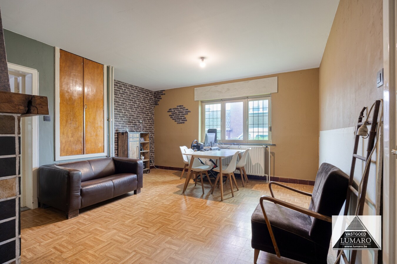 Charmante, op te knappen woning op perceel van 4.600 m² 