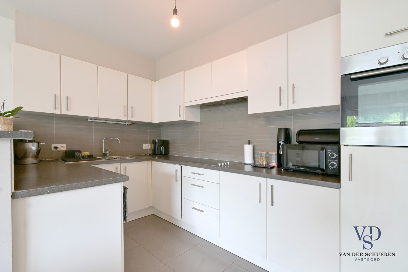 Modern appartement in hartje Dikkelvenne 