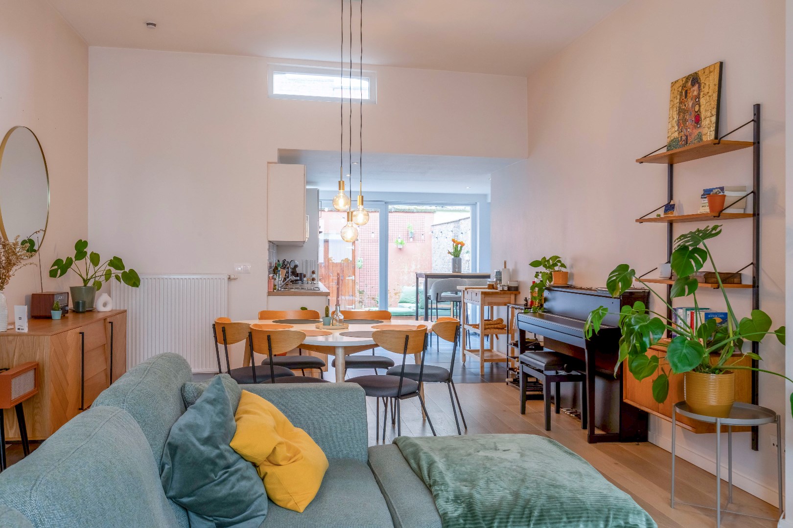 Instapklare woning met 3 slp. en terras te Sint-Amandsberg 