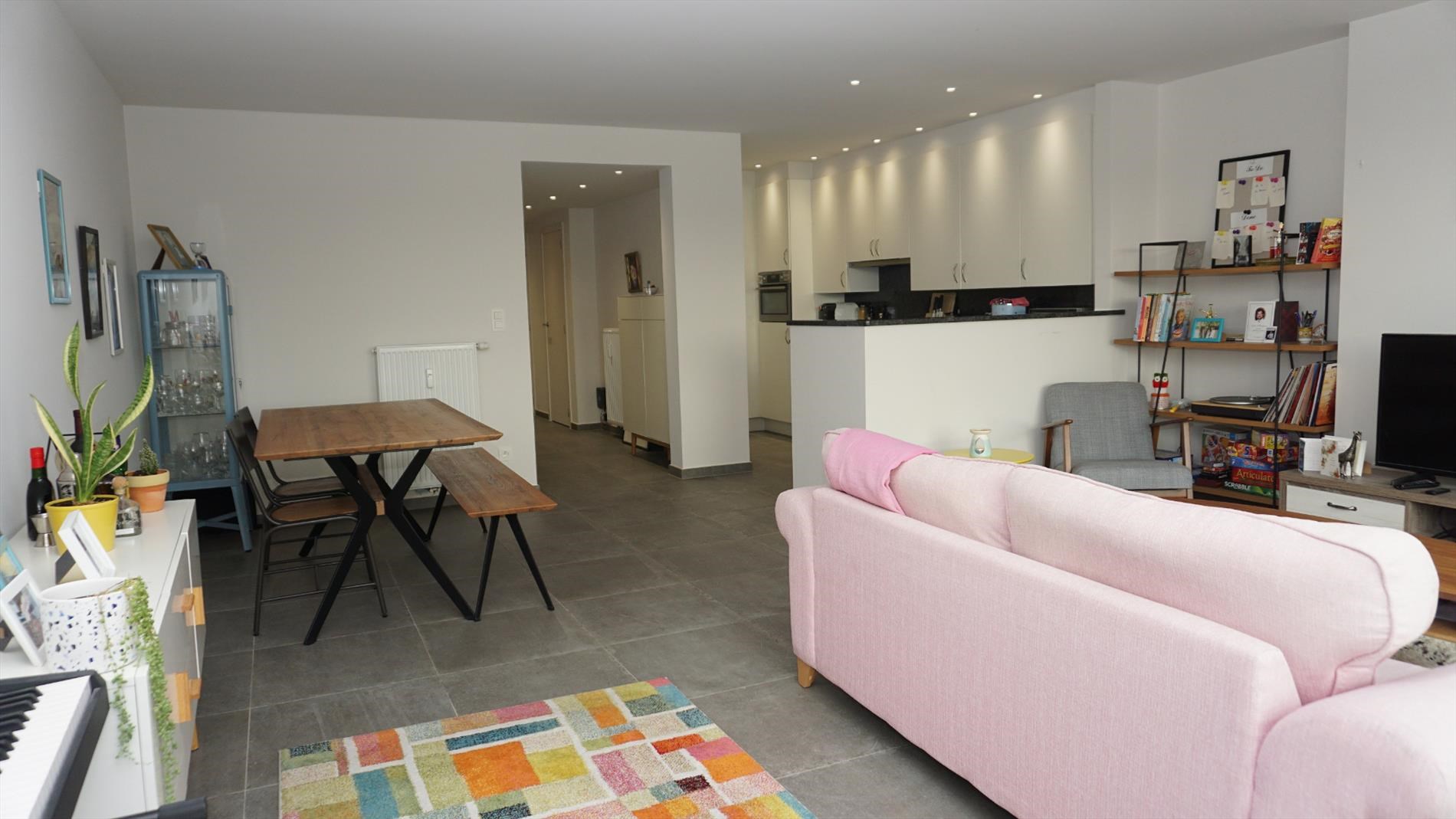 PRACHTIG VERNIEUWD APP. MET  ZICHT OP PARK 