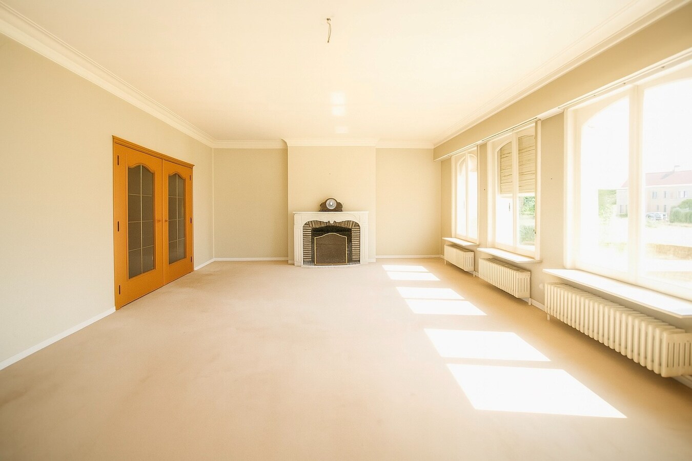 Charmante en ruime halfopen bebouwing met 5 slaapkamers, garage, tuin én topligging in hartje Sint-Niklaas te koop! 