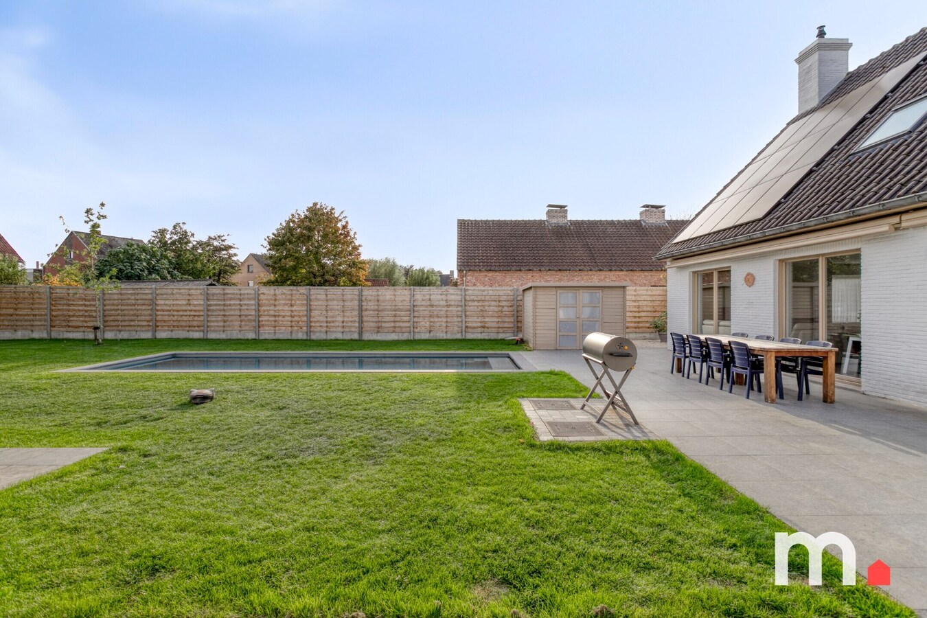 Unieke Villa te Roeselare met Zwembad en 5 slaapkamers op 987m² ! 