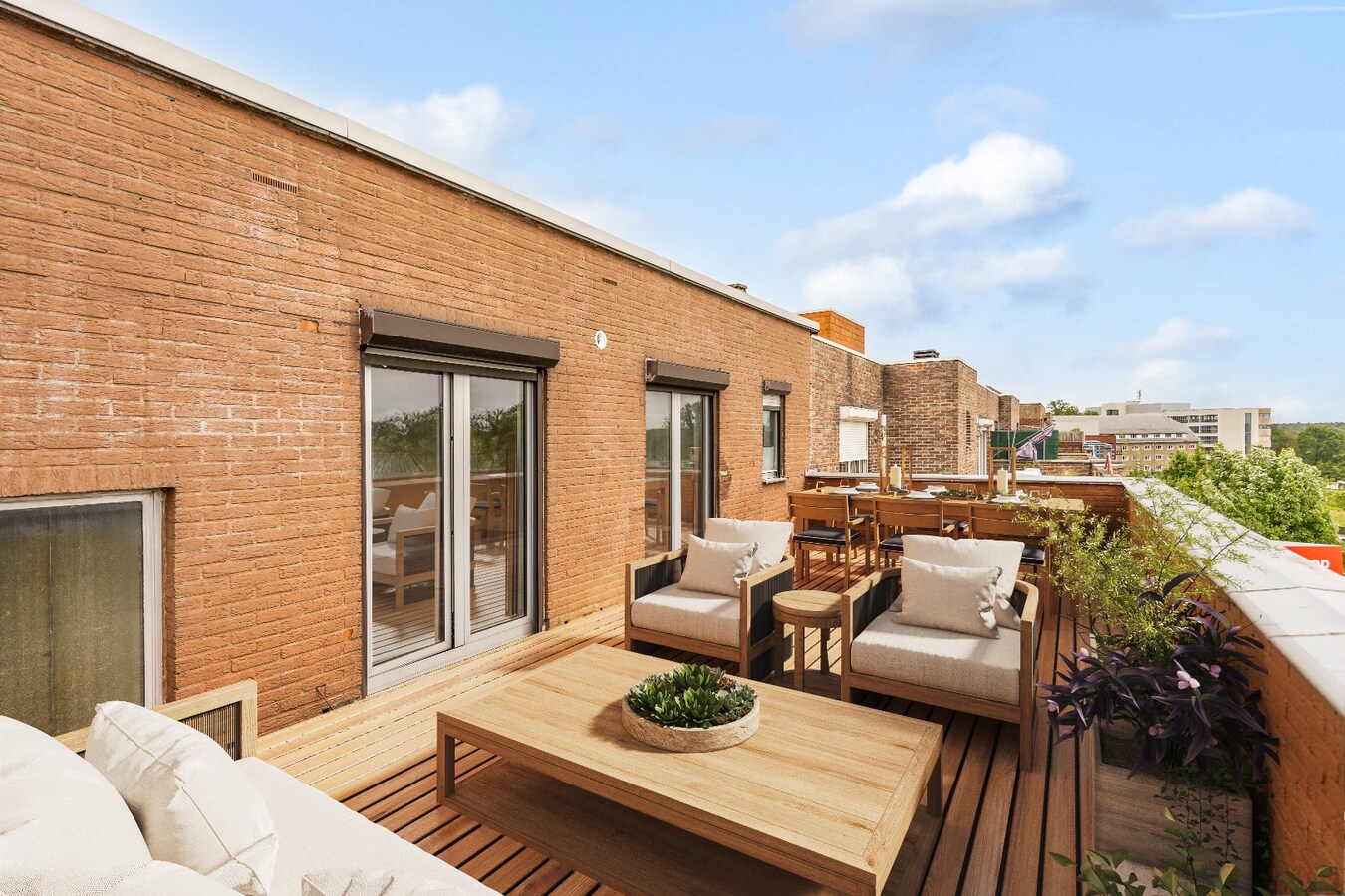Unieke penthouse studio mét slaaphoek en topterras in het centrum van Genk! 