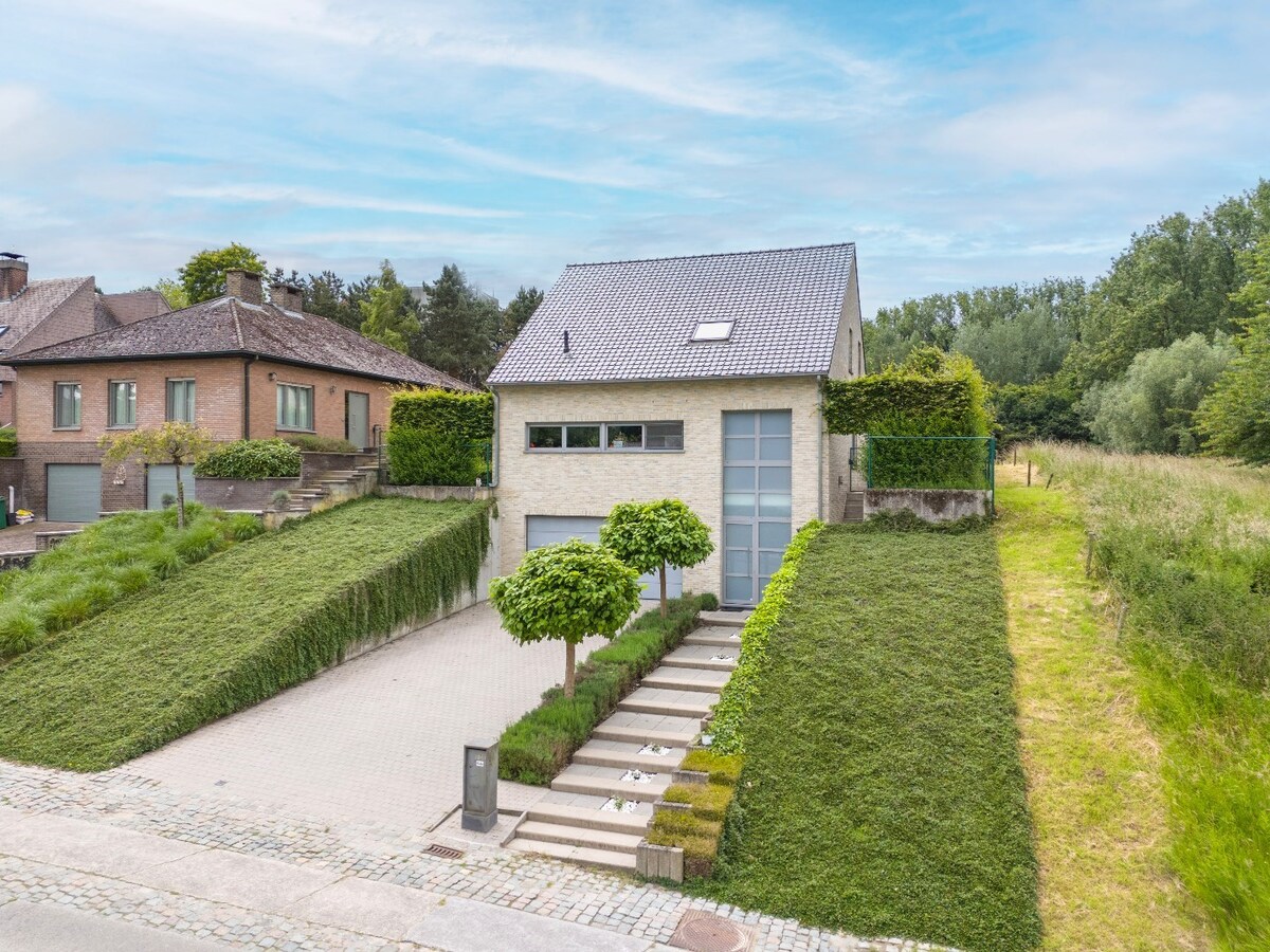 Recente, energiezuinige (label A) villa met groene achteruit te St.-Lievens-Houtem 