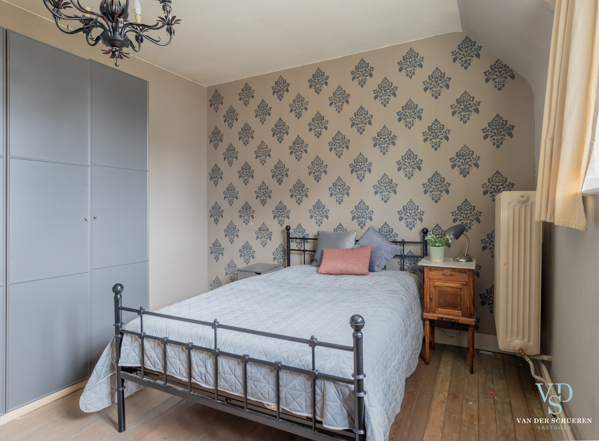 Authentieke herenwoning met atelier / bureau's. 