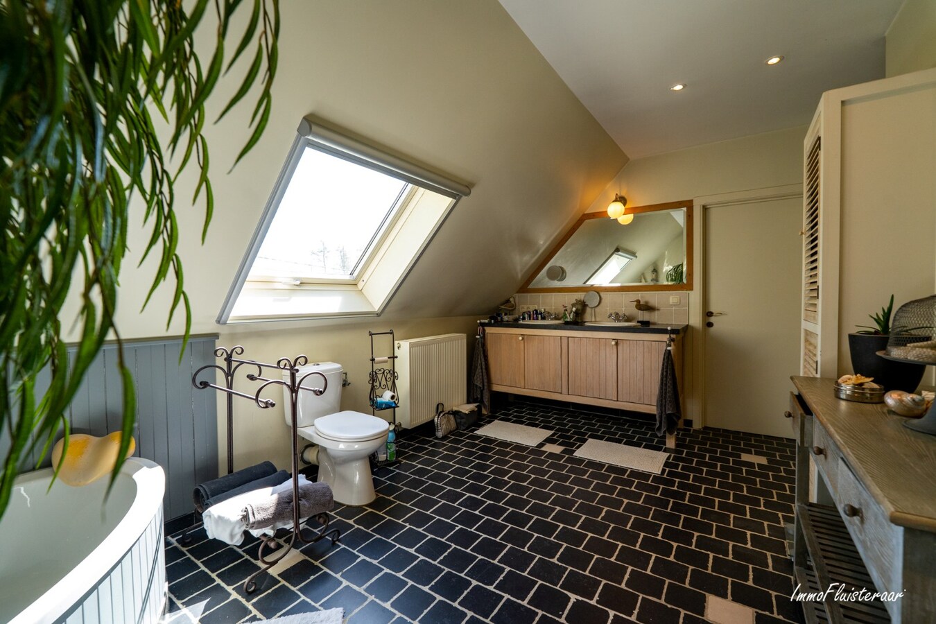 Prachtige woning met paardenfaciliteiten in rustige omgeving op ca. 9.983 m² te Berlaar (met optie aankoop aanpalende weides op ca.12.966 m²) 