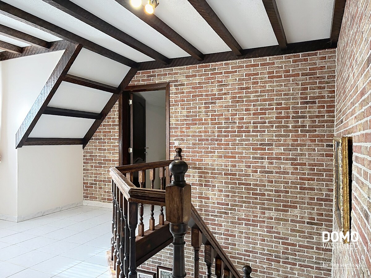 RUIME, LICHTRIJKE OPEN BEBOUWING MET ZONNIGE TUIN TE HALEN 