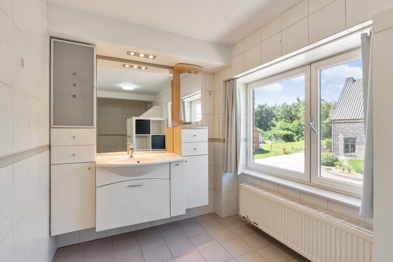 Verrassend ruim triplexappartement - B-label - 4 slpk  en aagename buitenbeleving. 