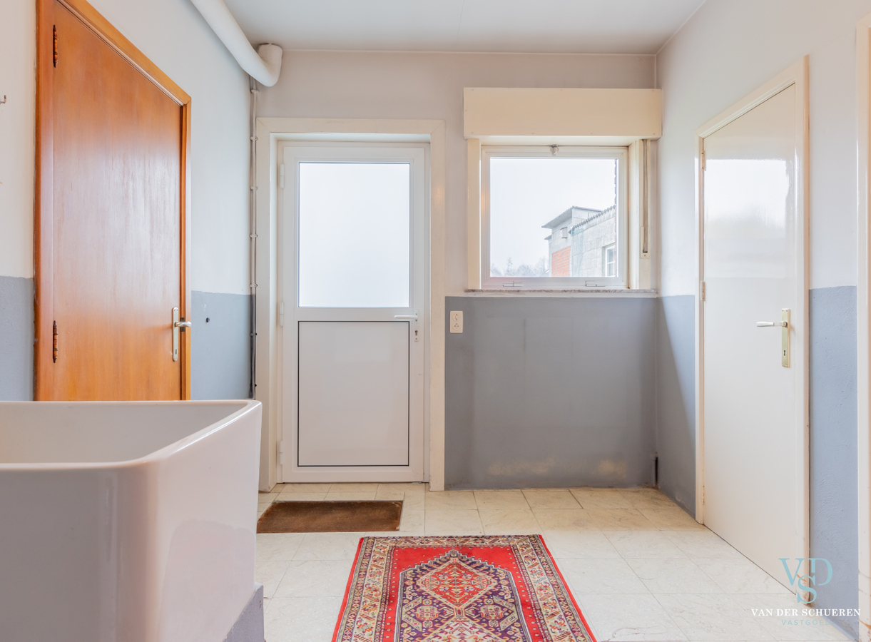 Degelijke, bijzonder ruime woning te Dikkelvenne. 