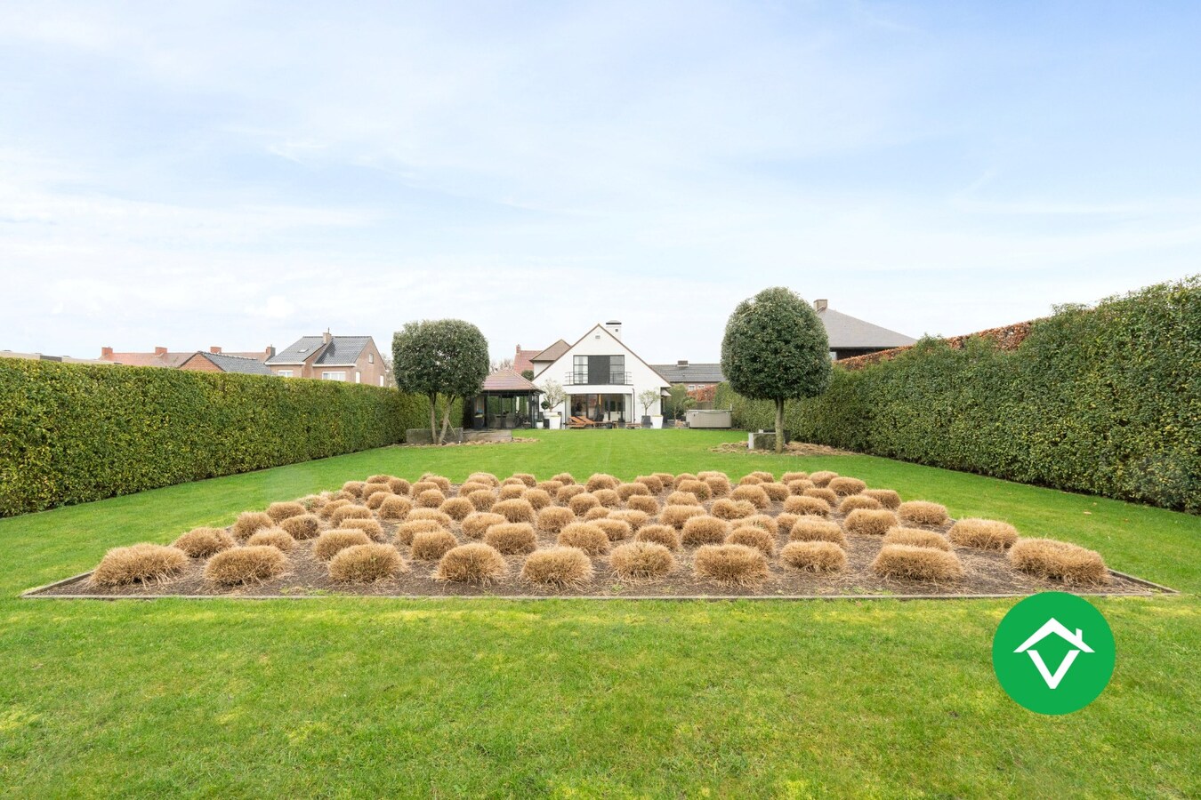 Stijlvolle alleenstaande villa met luxueus interieur en vier slaapkamers te Roeselare 