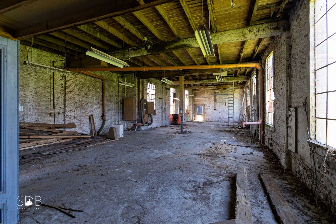 Stijlvolle villa met diverse bijgebouwen en graslanden op circa 3ha 