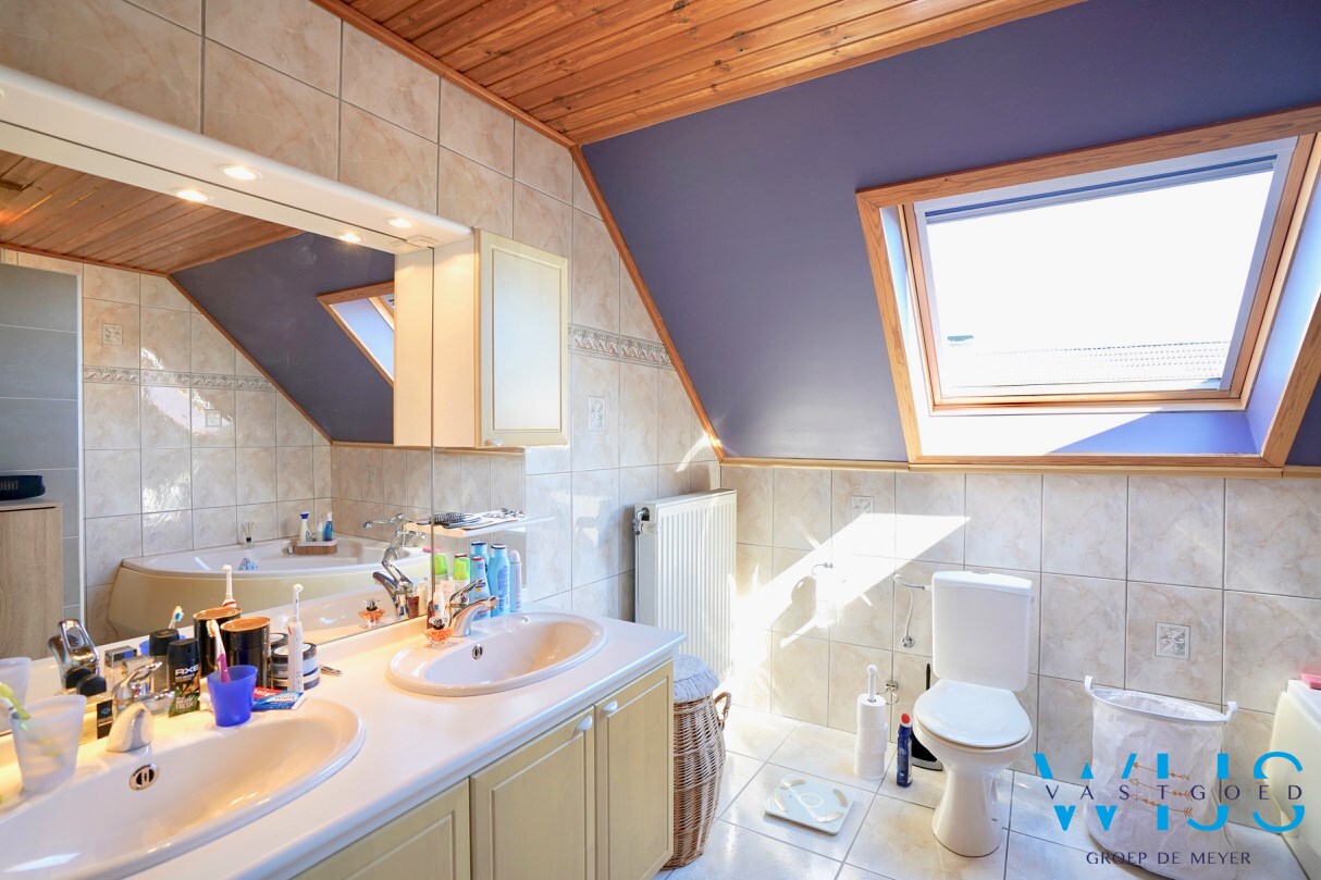 INSTAPKLAAR woonhuis op 523m² in woonwijk te Boekhoute ! 