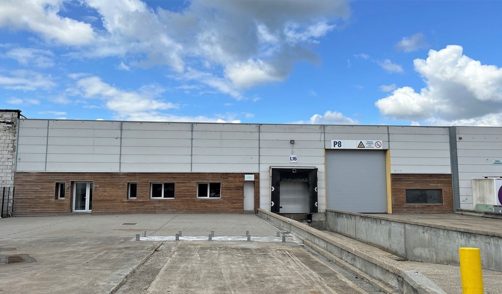 Magazijnen te huur vlakbij afrit E17 in Sint-Niklaas