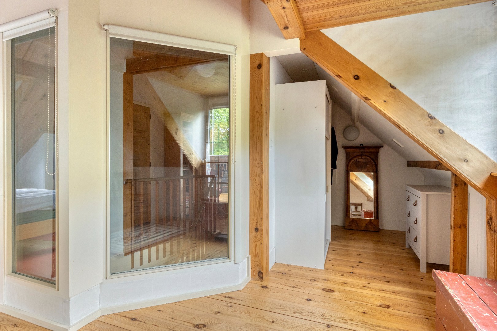 Een plek als deze komt zelden beschikbaar: een unieke combinatie van wonen tegen de duinen aan en nabij het strand en nabij de boswachterij op één van de meest geliefde plekken van de Zeeuwse kust. Bi 