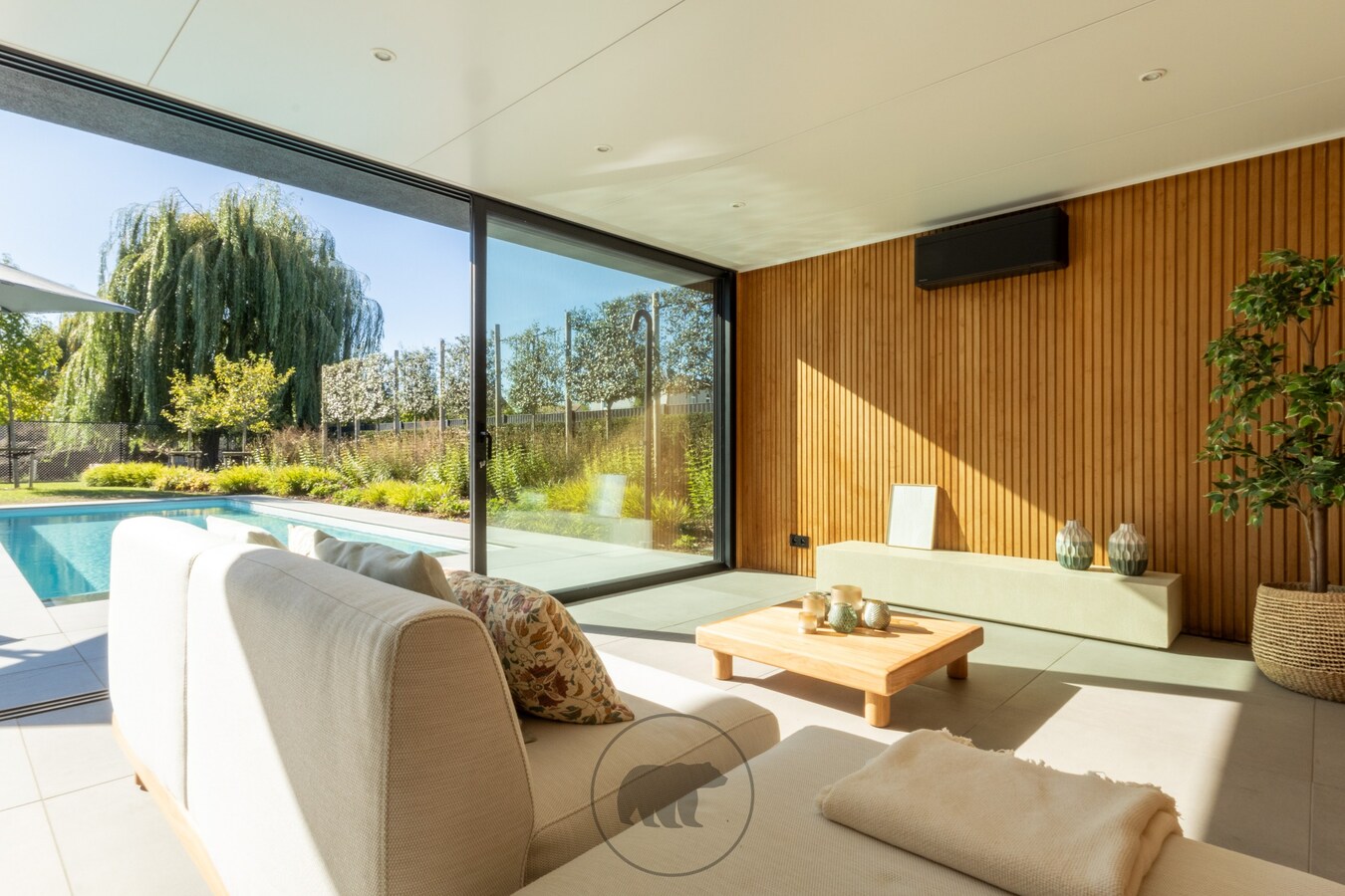Buitengewone design villa op unieke ligging te Lochristi 