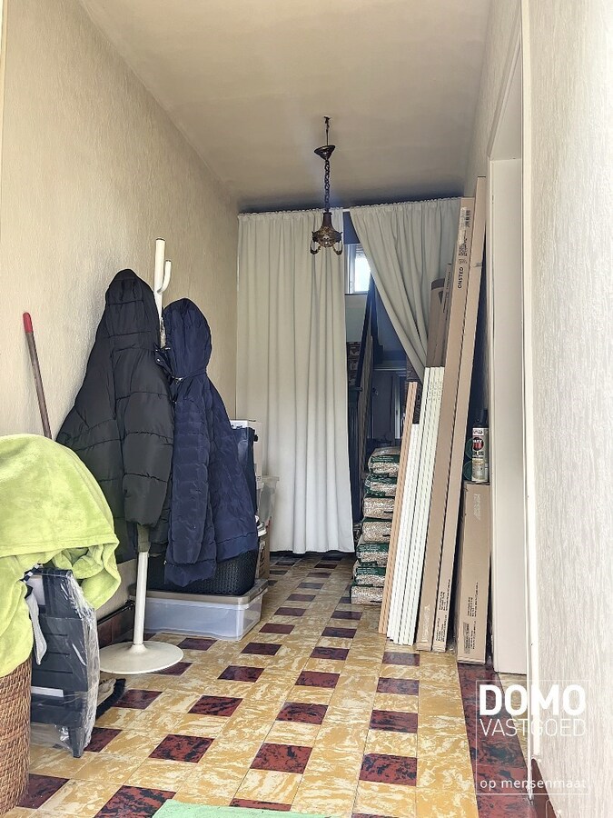 Te renoveren woning met tuin en terras in Hasselt, 2 slaapkamers, bouwjaar 1948. 