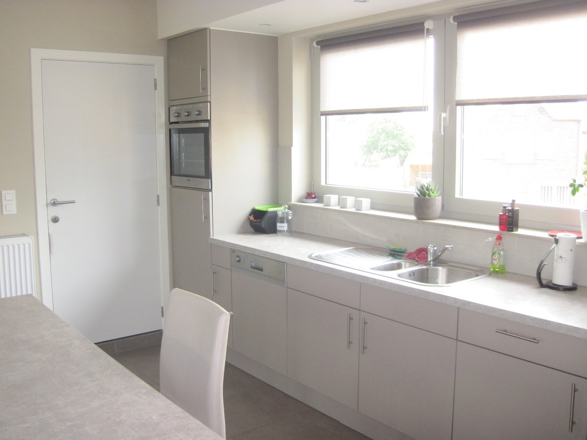 Recent, ruim appartement met een uniek terras !  GEEN VASTE KOSTEN ! 