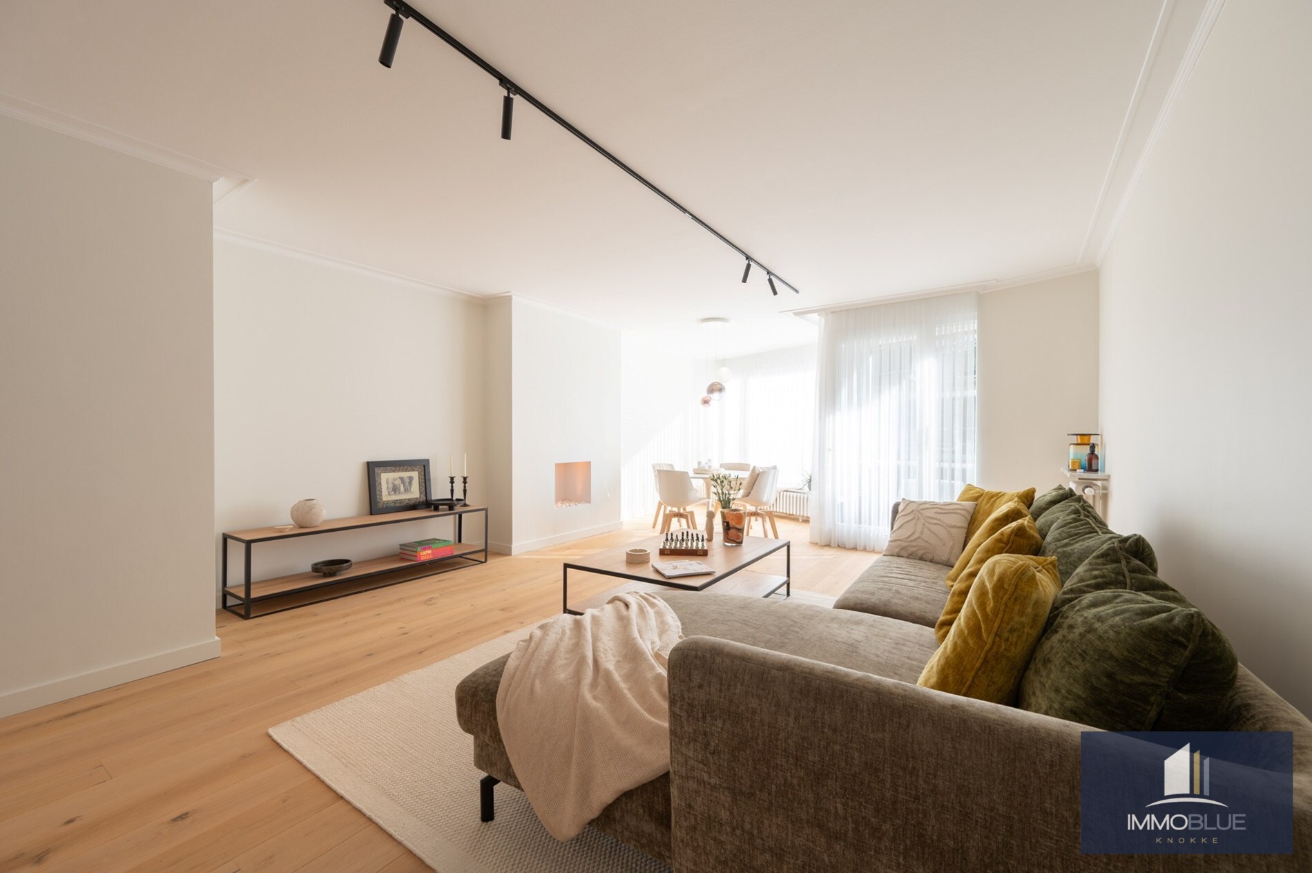 Stijlvol en volledig gerenoveerd appartement op wandelafstand van zee en het commerciële centrum. 