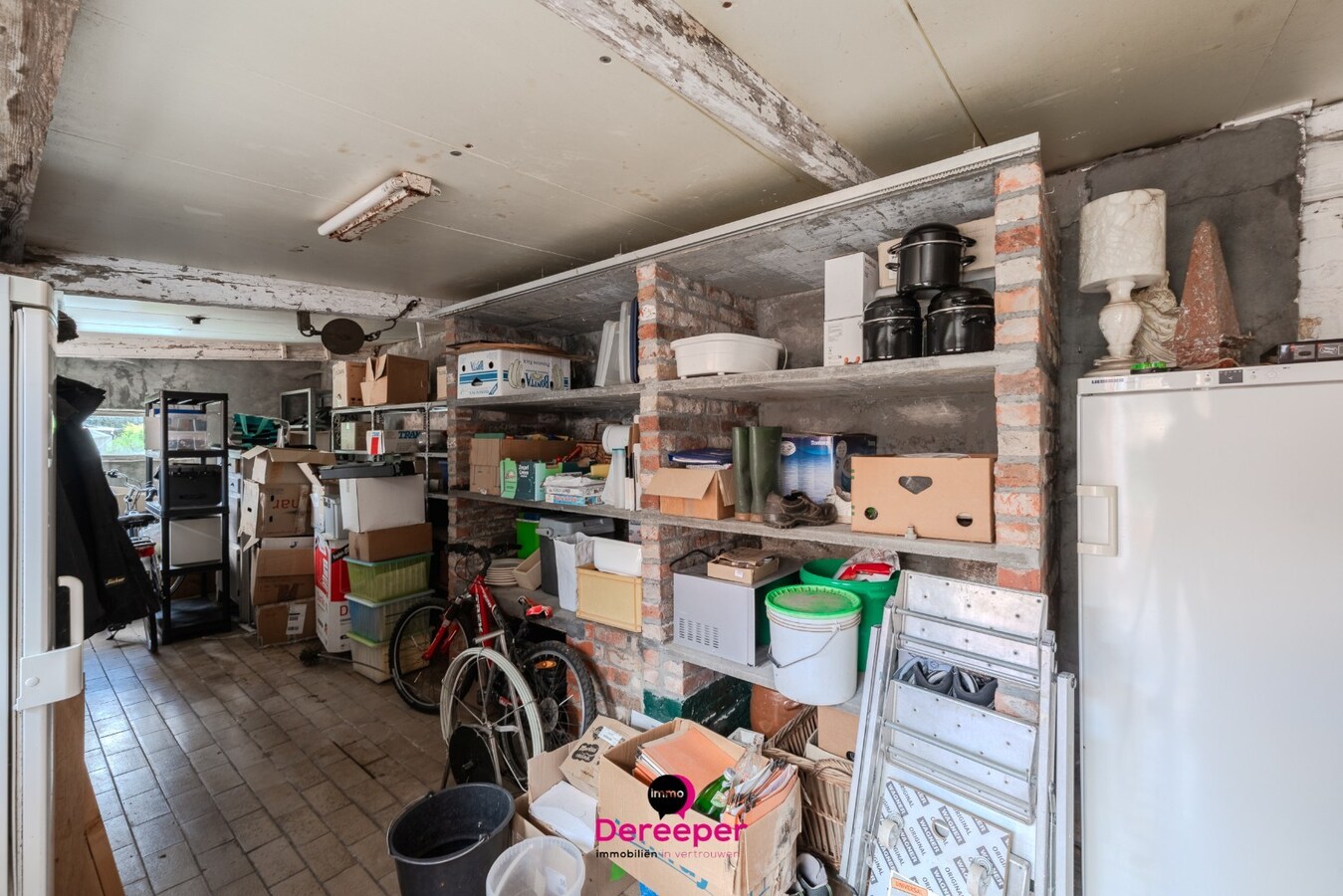 Te renoveren halfopen woning met zuidgerichte tuin op 571 m² in Jabbeke 