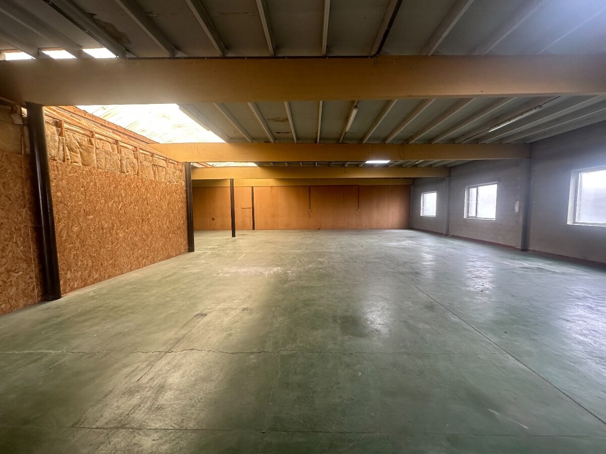 Loods van 360 m² op industriepark van Houthulst 