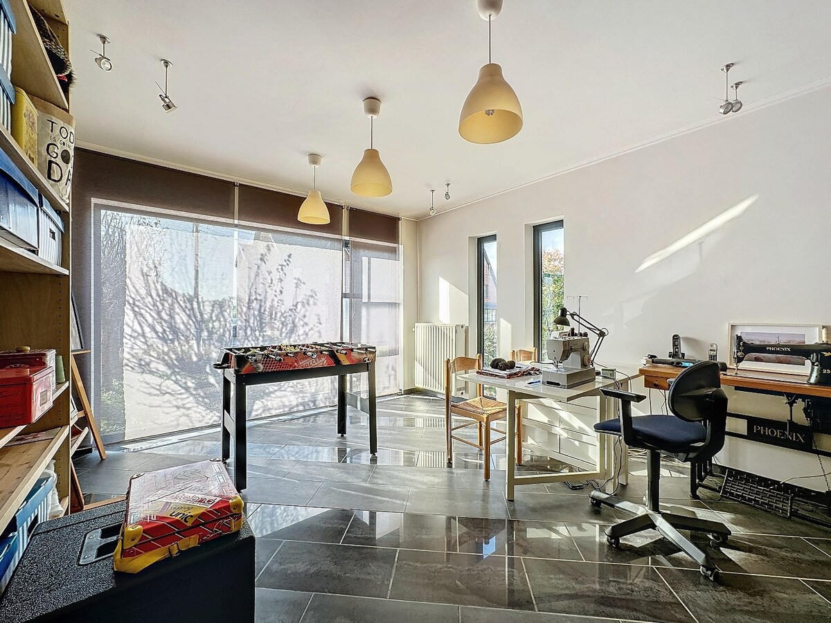 Ruime gezinswoning met knappe tuin te Erwetegem 