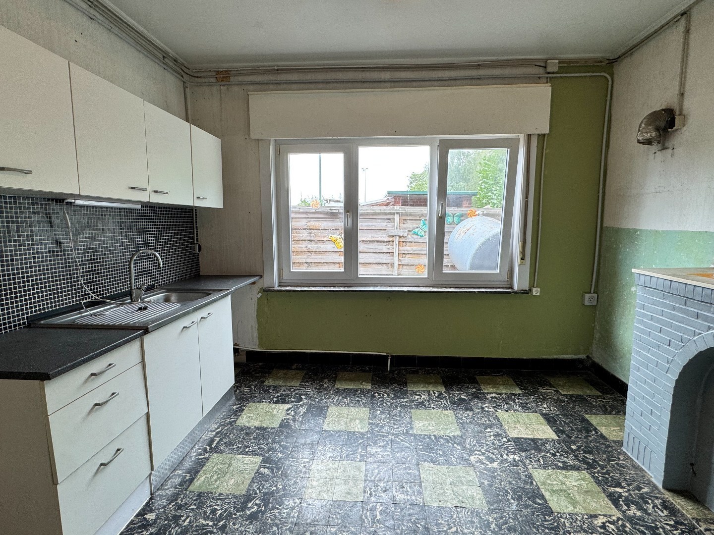 Woning met tal van mogelijkheden in centrum Zulte. 