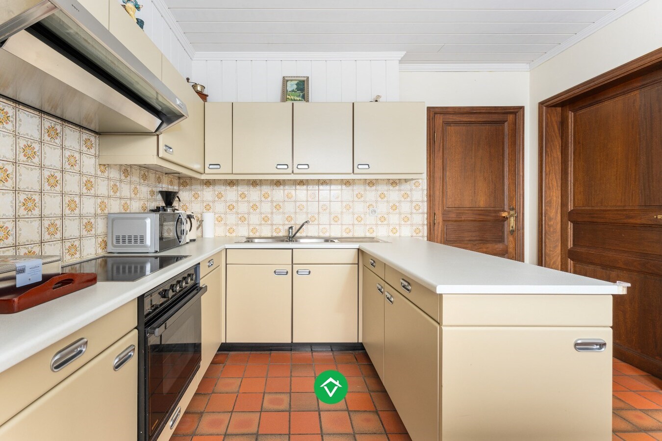 Alleenstaande woning met drie slaapkamers en dubbele garage in centrum Koekelare 