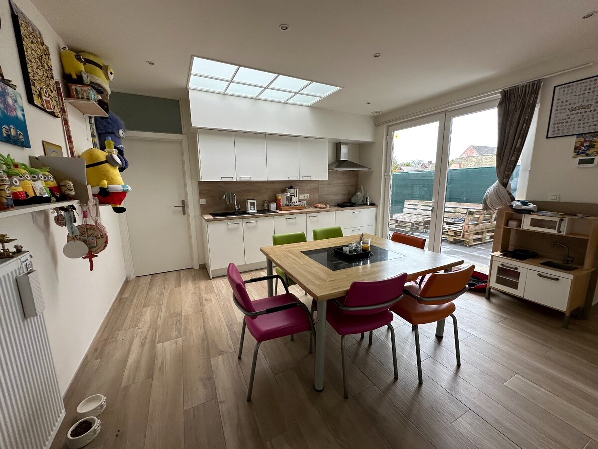 Ruime 3-slaapkamerappartement in het centrum van Merkem 