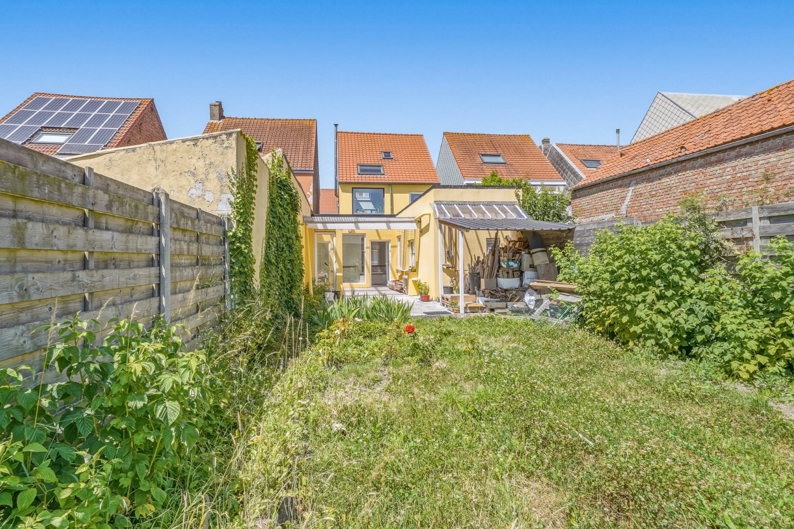 Verder af te werken woning in centrum Oudenburg 
