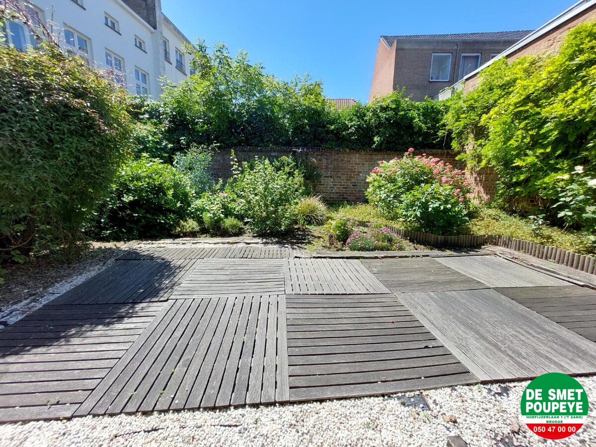 Ruim duplex appartement met tuintje 