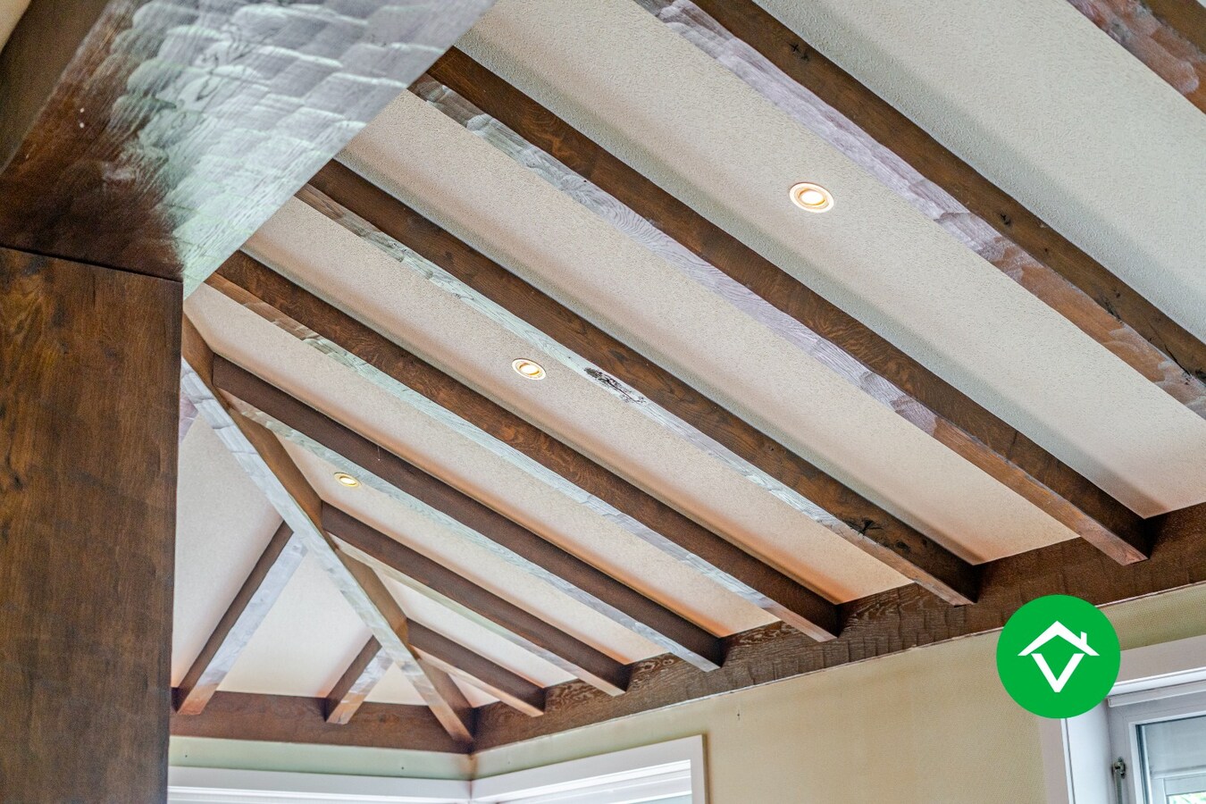 Ruime halfopen bebouwing met 4 slaapkamers en ruime tuin! 