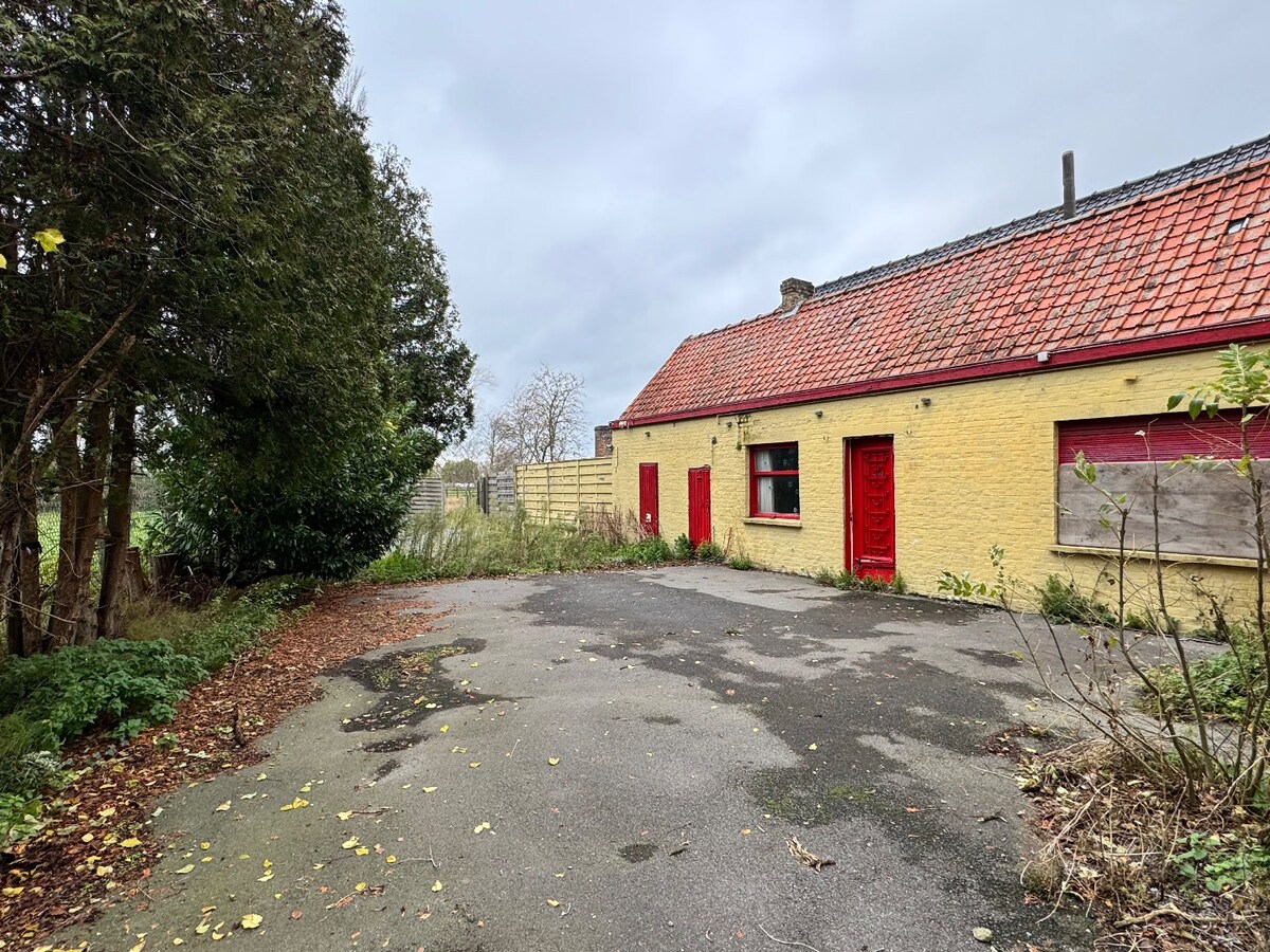 Te renoveren handelshuis te Eernegem 