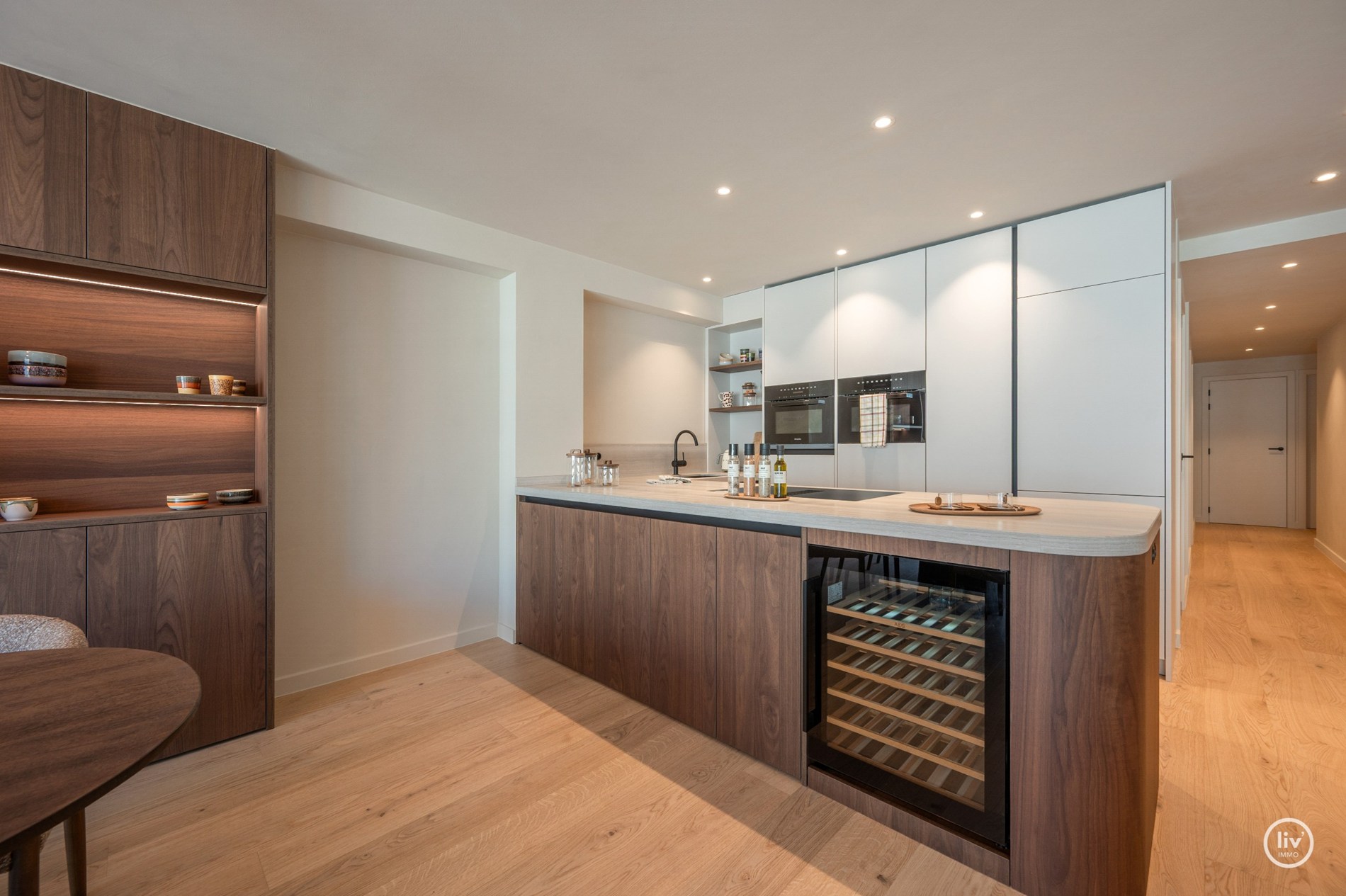 Projet de rénovation luxueux comprenant 3 chambres, situé sur l'avenue Dumortier (largeur de façade de 7 mètres). 