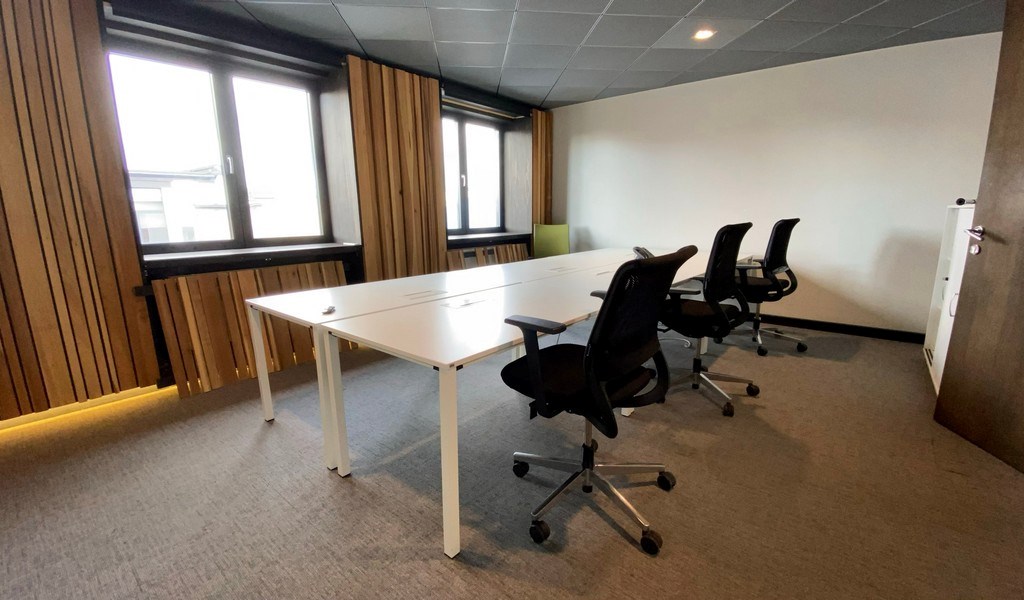 Ingedeeld kantoor te huur vlakbij het station Gent-Dampoort