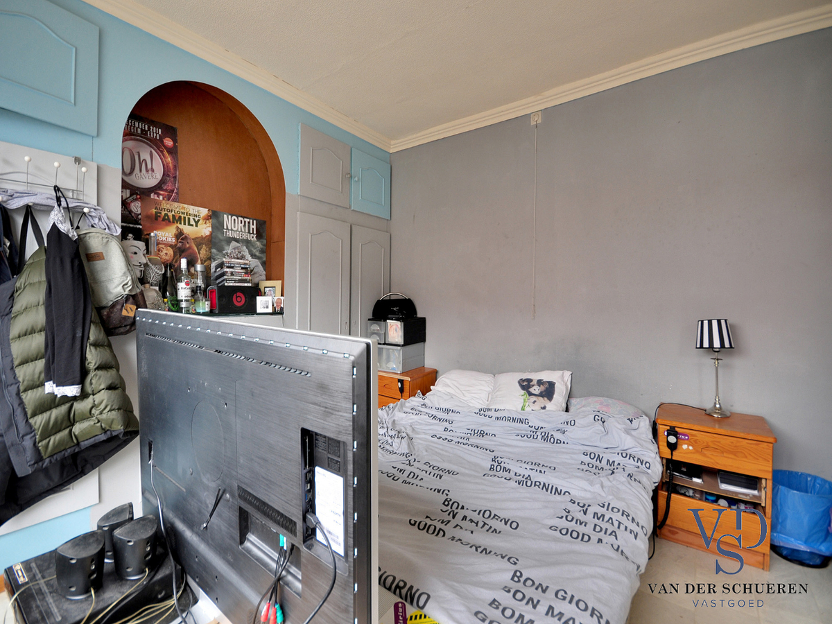 Op te frissen gezinswoning in hartje Gavere ! 