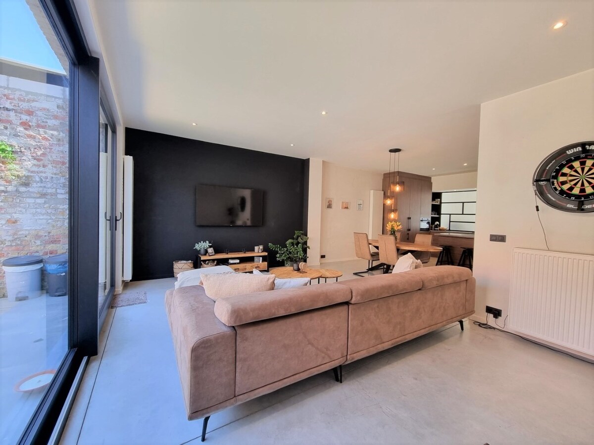 Knap gerenoveerde gezinswoning vlakbij het strand te Heist 