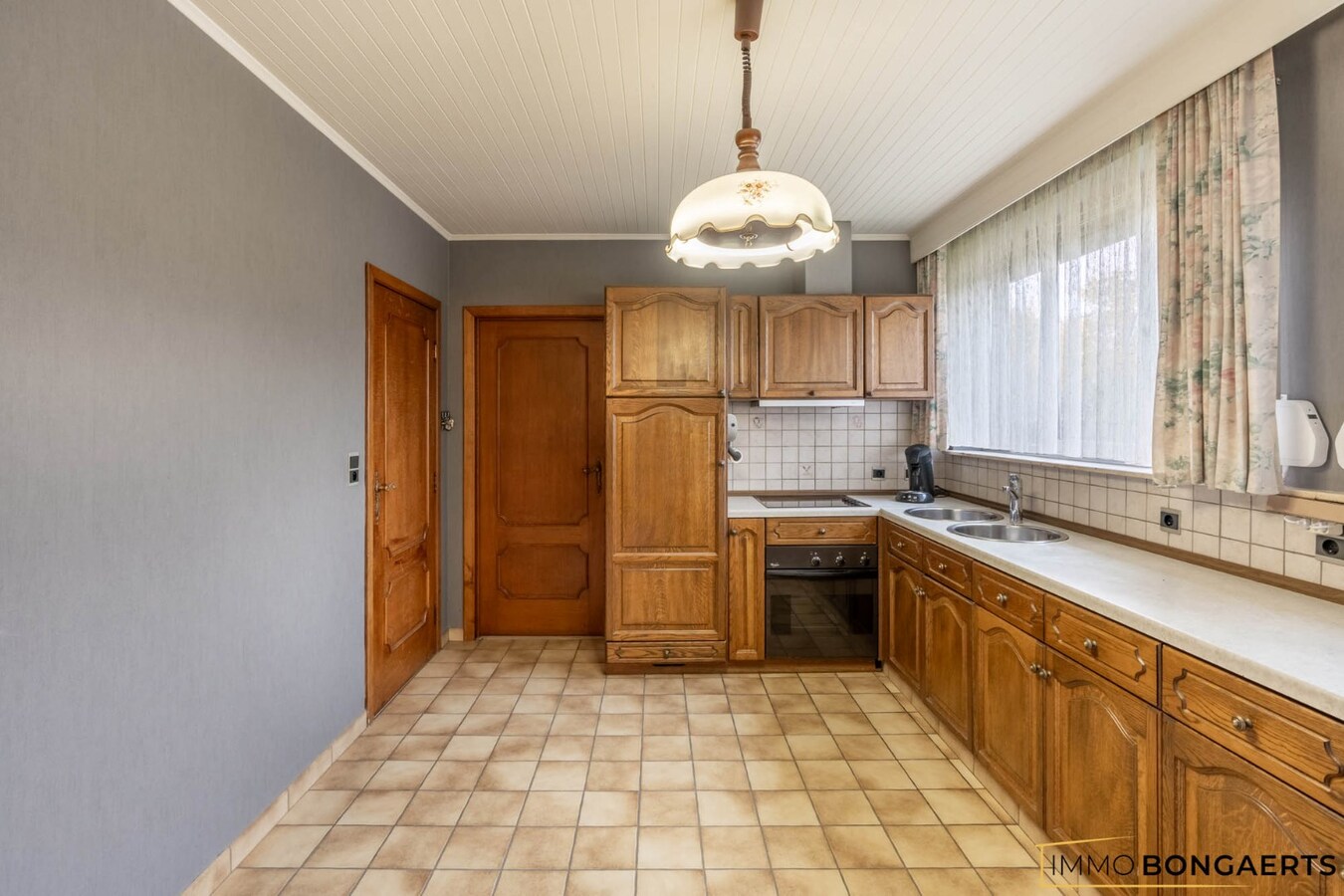 Ruime woning met tuin, garage en 3 slaapkamers in Genk. 