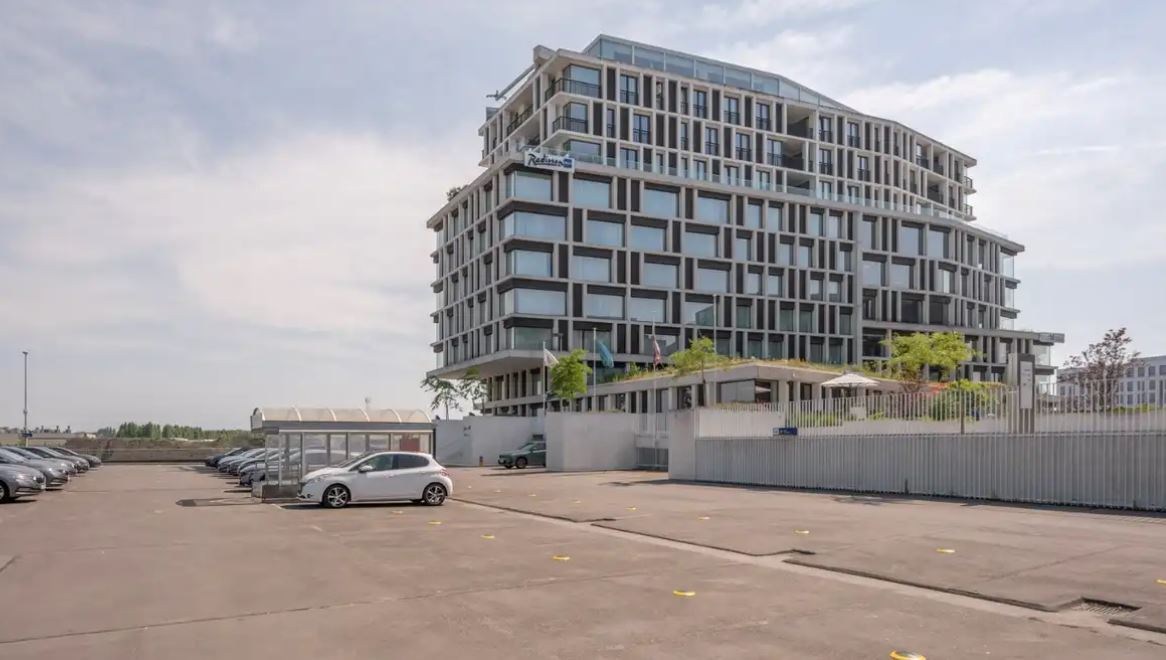 Prachtig appartement (117 m²) met 2 slpk en mooi terras, (+ autostaanplaats), Brugge 